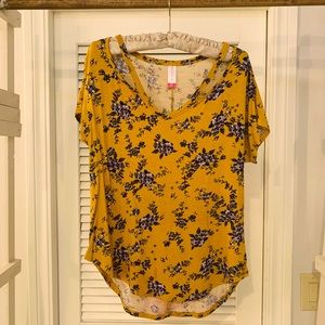 Mustard and navy floral top with sleeve detail
